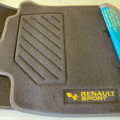 TAPIS DE SOL GRIS CARBONE RENAULT SPORT AVEC SURPIQÛRES JAUNE pour